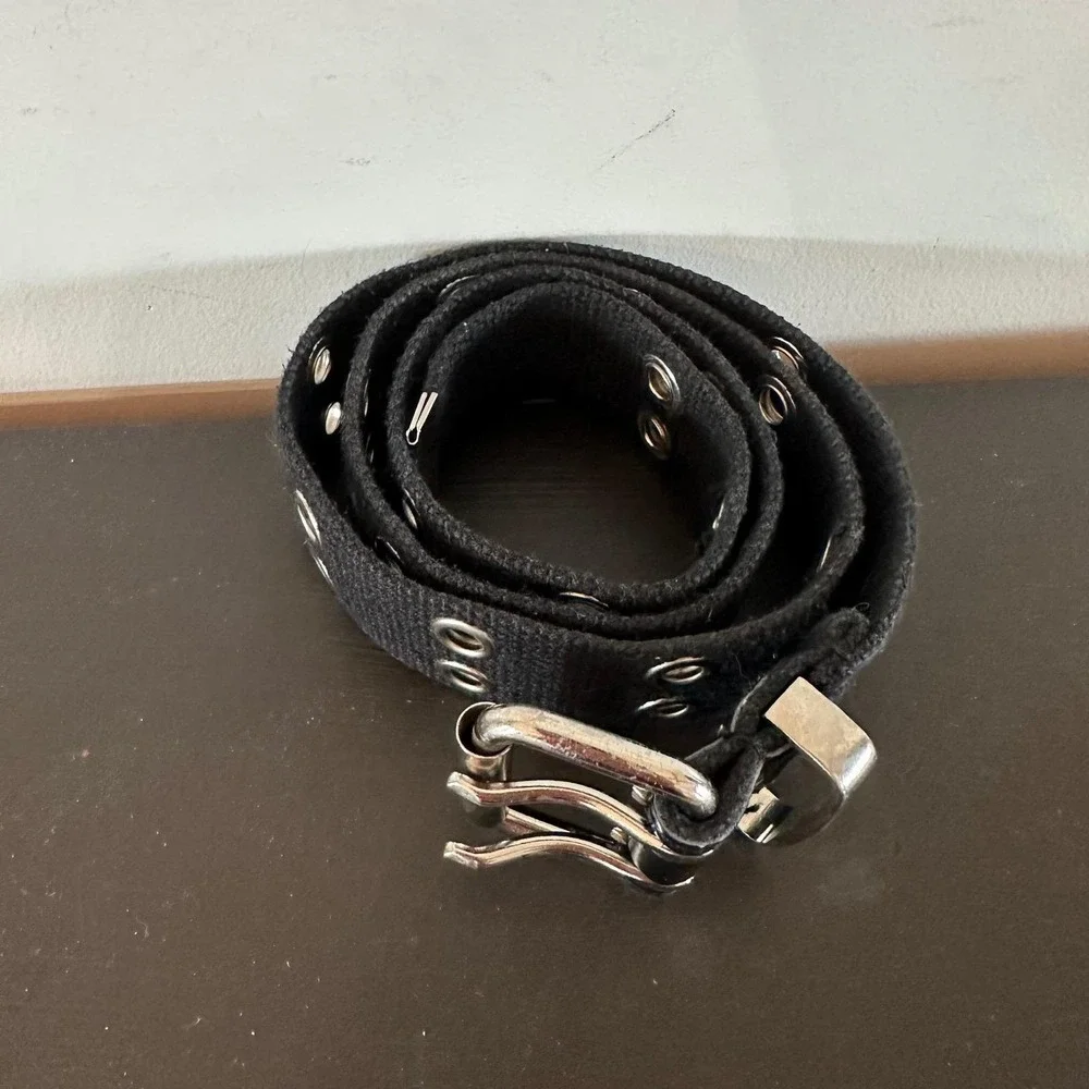 VTG Y2K Black Velvet Grommet Belt S/M Silver Buckle Punk Grunge Gothic 2 Prong